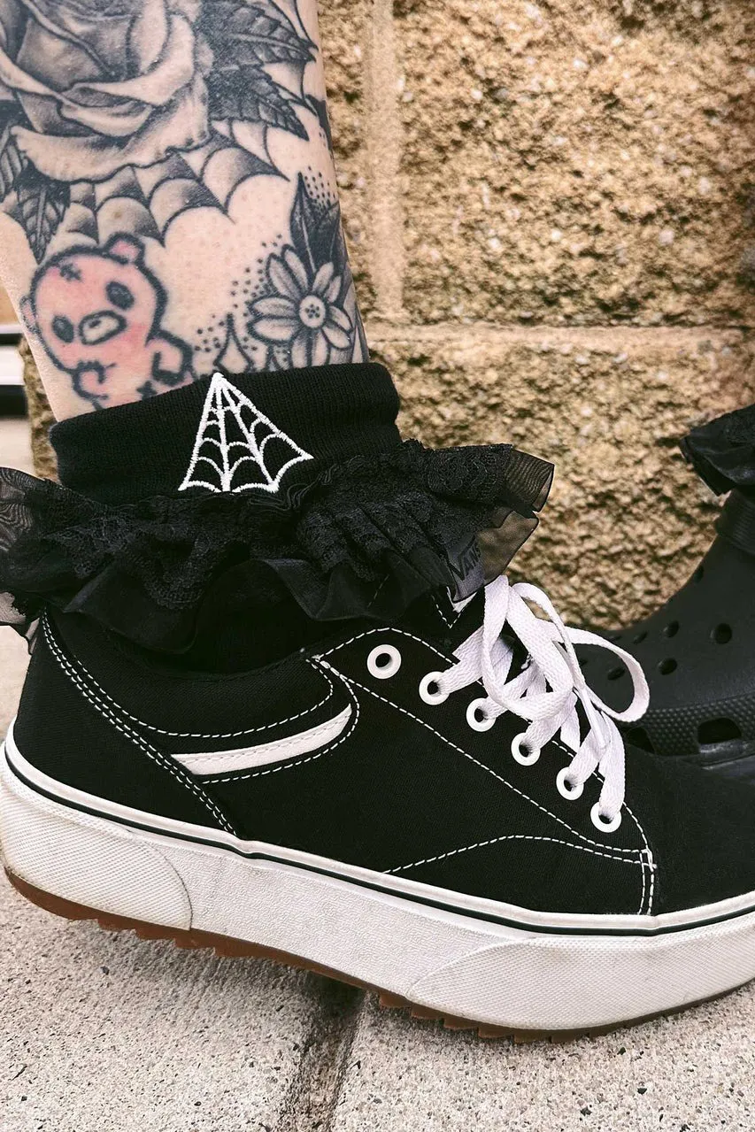 Web Embroidered Ruffle Socks [BLACK]